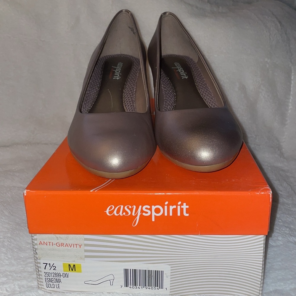 Easy Spirit Women's Esneoma Leather High Heel Pump - Picture 2 of 9